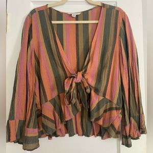 American Eagle tie front striped flutter sleeved top size large